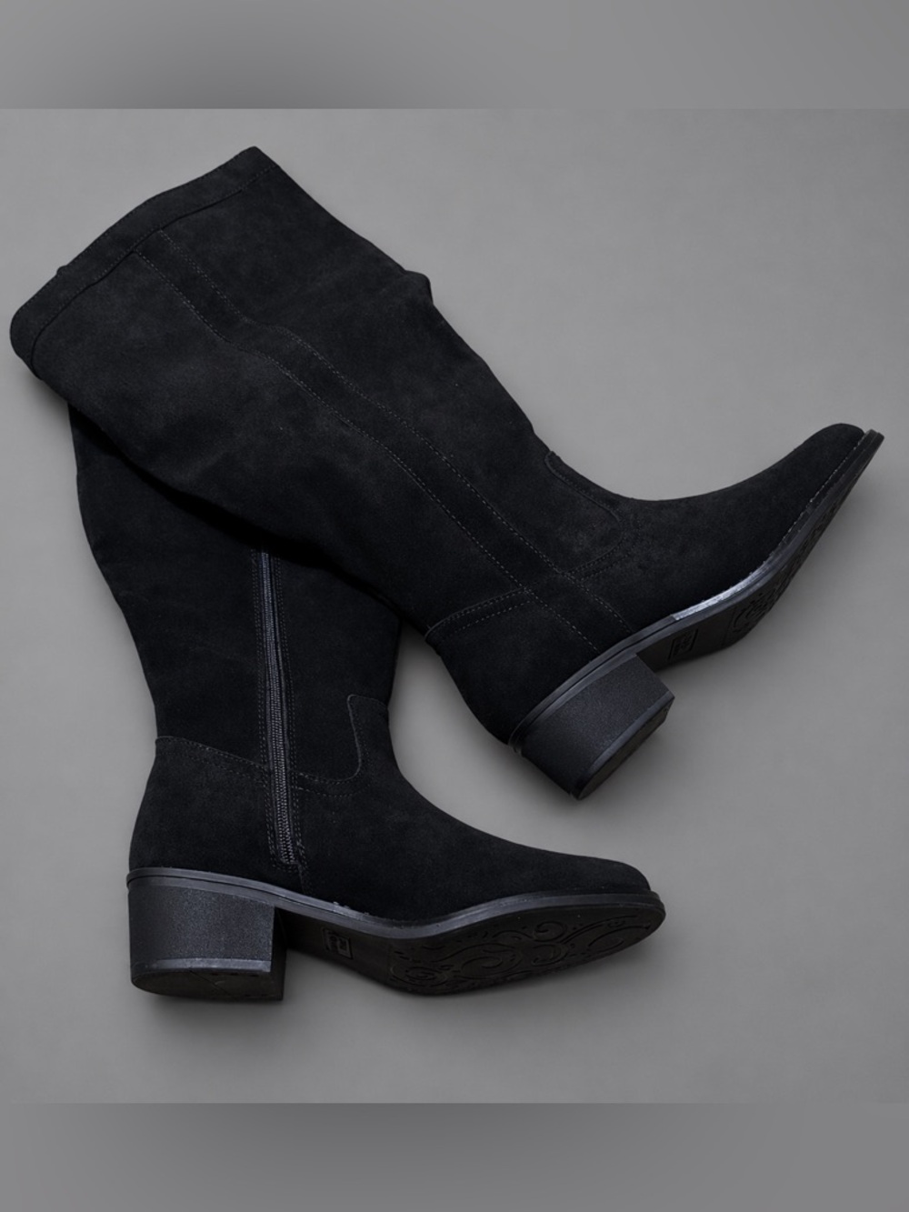 White mountain Altitude black suede boots